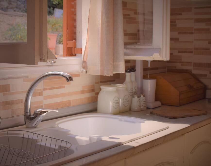 Kiki'S Beautiful House On Famous Village Pentati Экстерьер фото