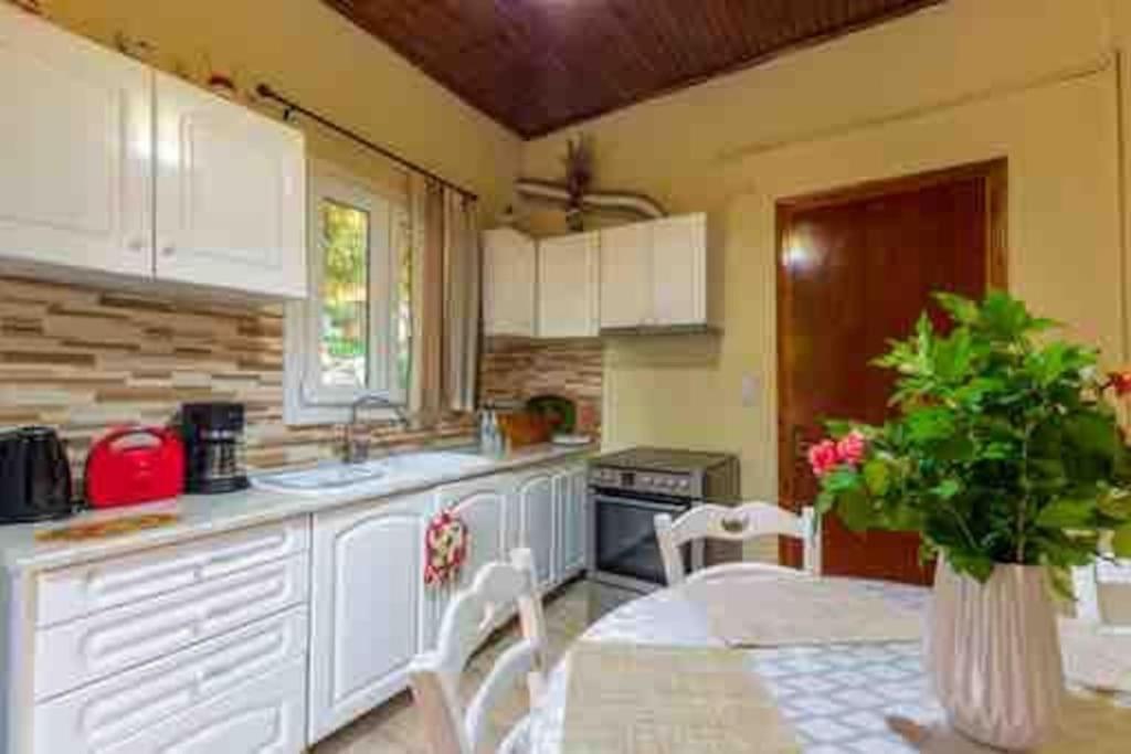 Kiki'S Beautiful House On Famous Village Pentati Экстерьер фото